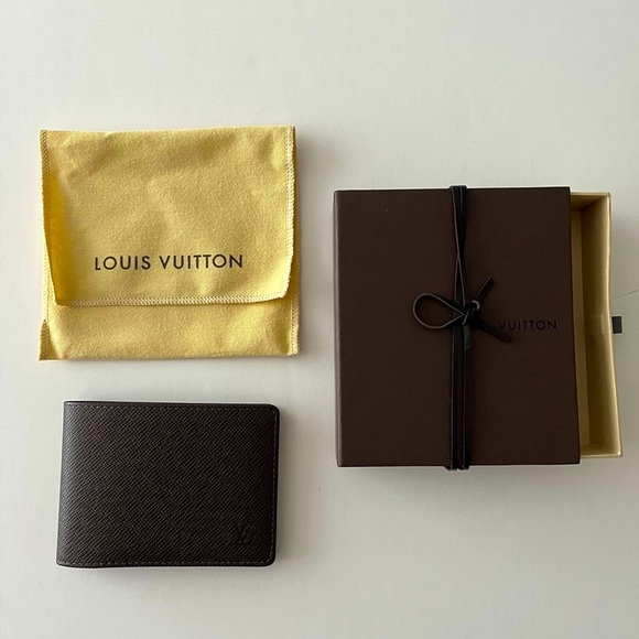Louis Vuitton Taiga Leather Tri-Fold Multiple Wallet (brown). New never used!!! - Picture 4 of 8
